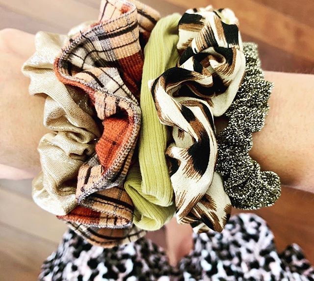 Arm candy! .
.
.
.
.
.
#okoriginaltsltd #ellasheanyc #scrunchies #nyc #hair #ootd #beauty #scrunchiesareback #shop #style #trend #designer