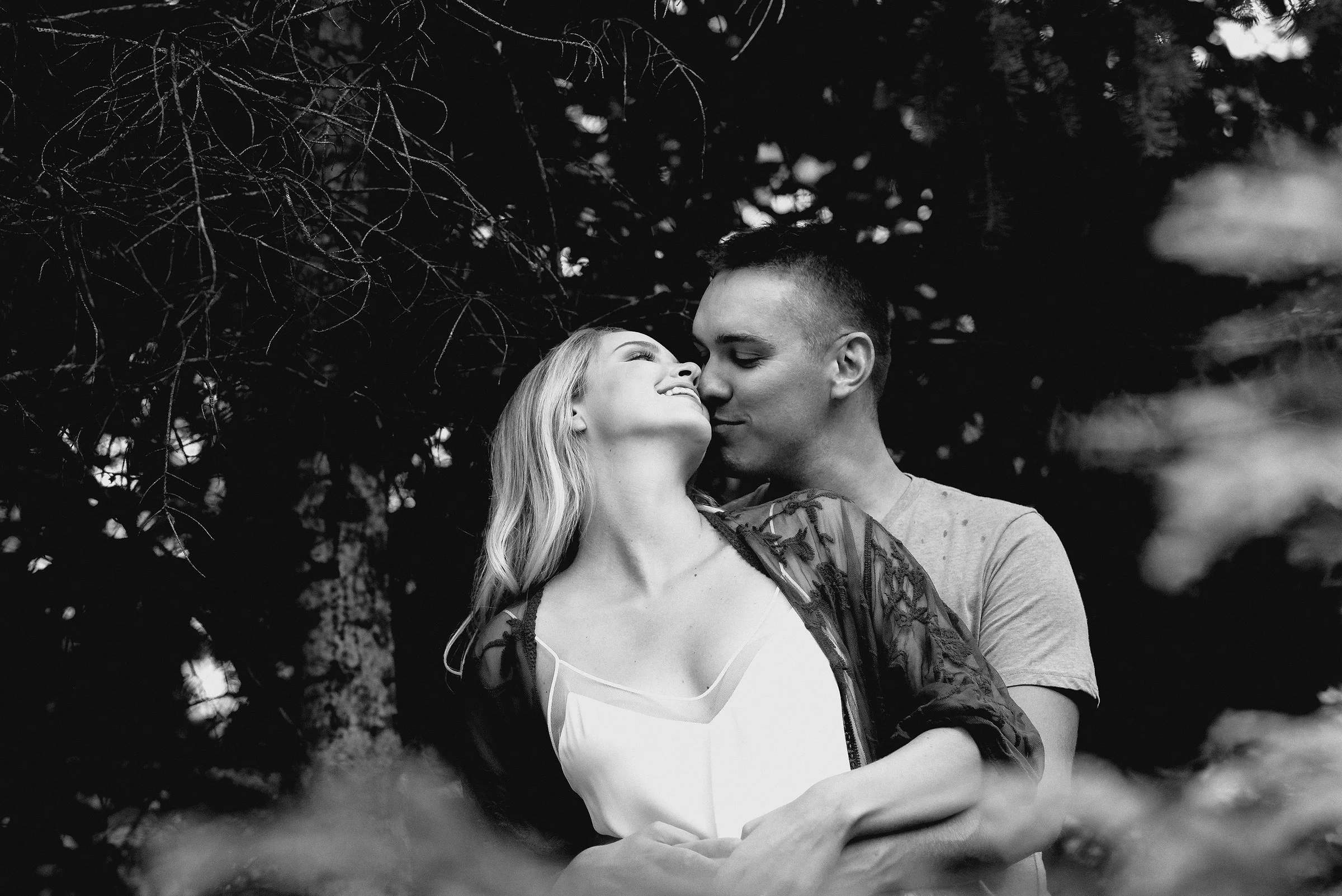 Cabin_Lake_Engagement_Photography_004.jpg
