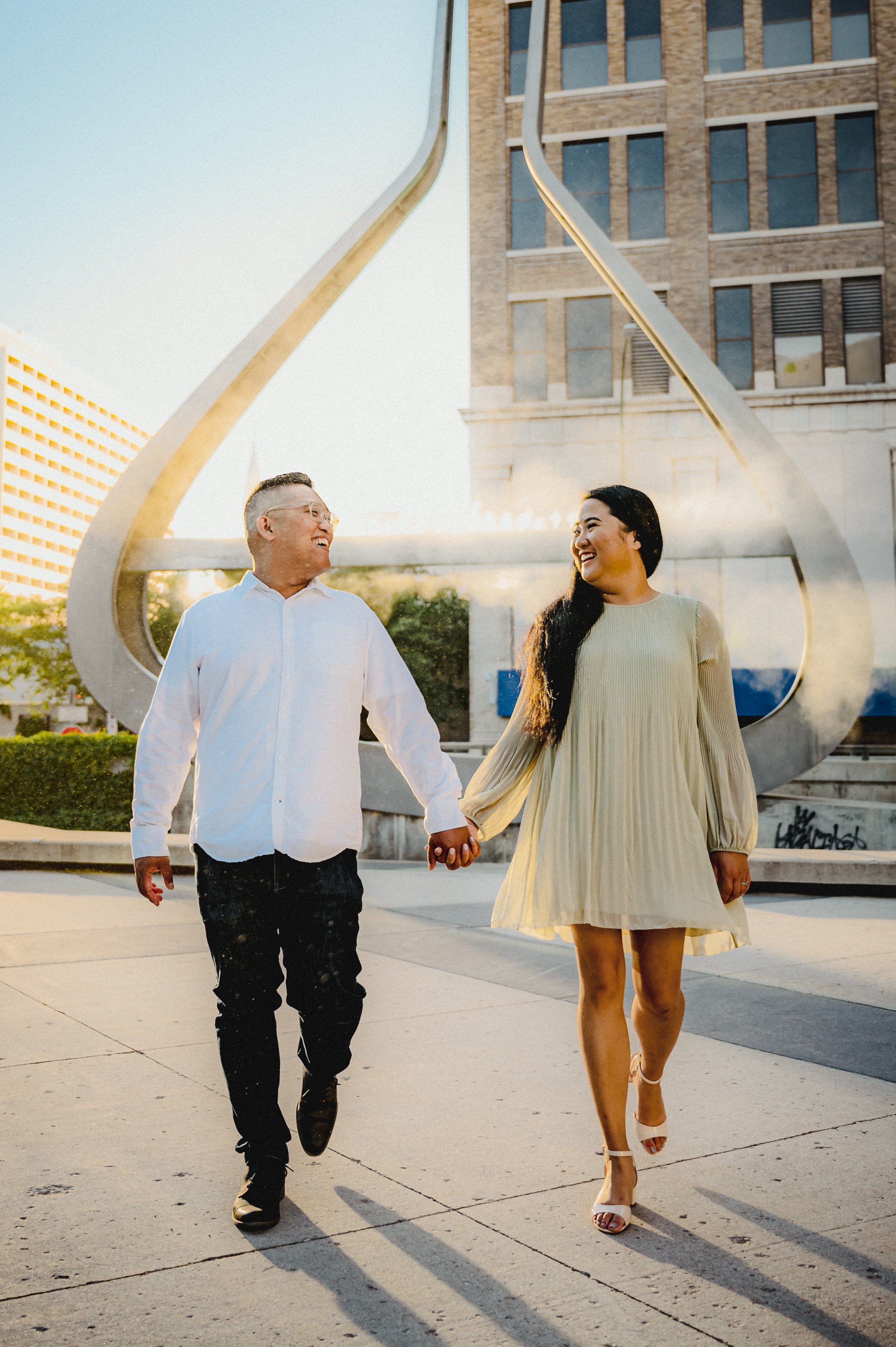 downtown-winnipeg-engagement-photographer-008.jpg