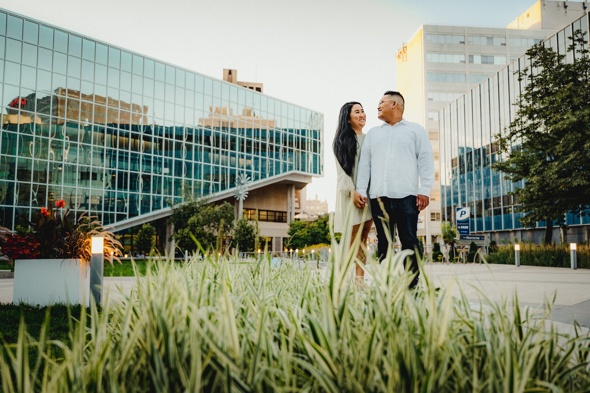 downtown-winnipeg-engagement-photographer-009.jpg