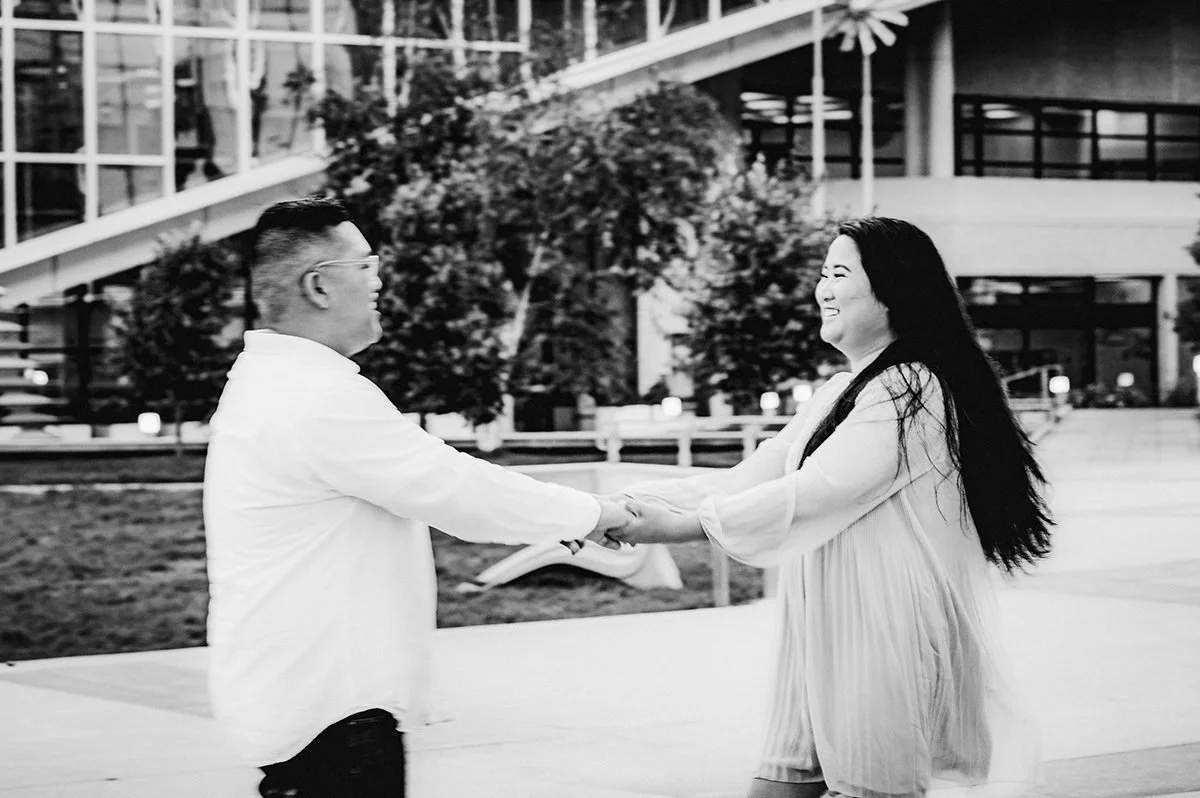 downtown-winnipeg-engagement-photographer-010.jpg
