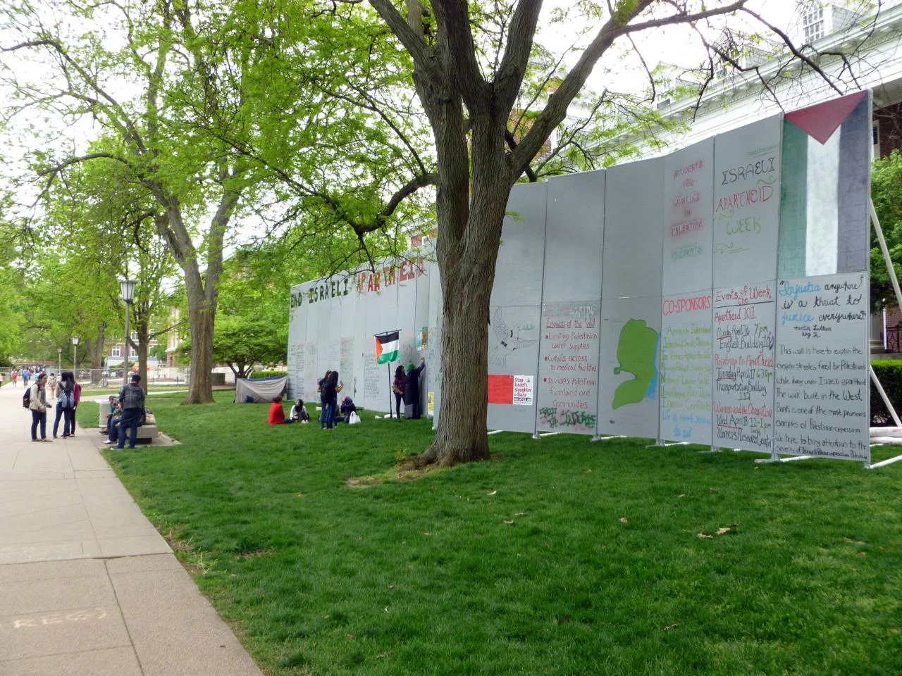 SJP displays a mock wall at the University of Illinois at Urbana-Champaign in April 2012. (Benjamin Stone/Flickr)
