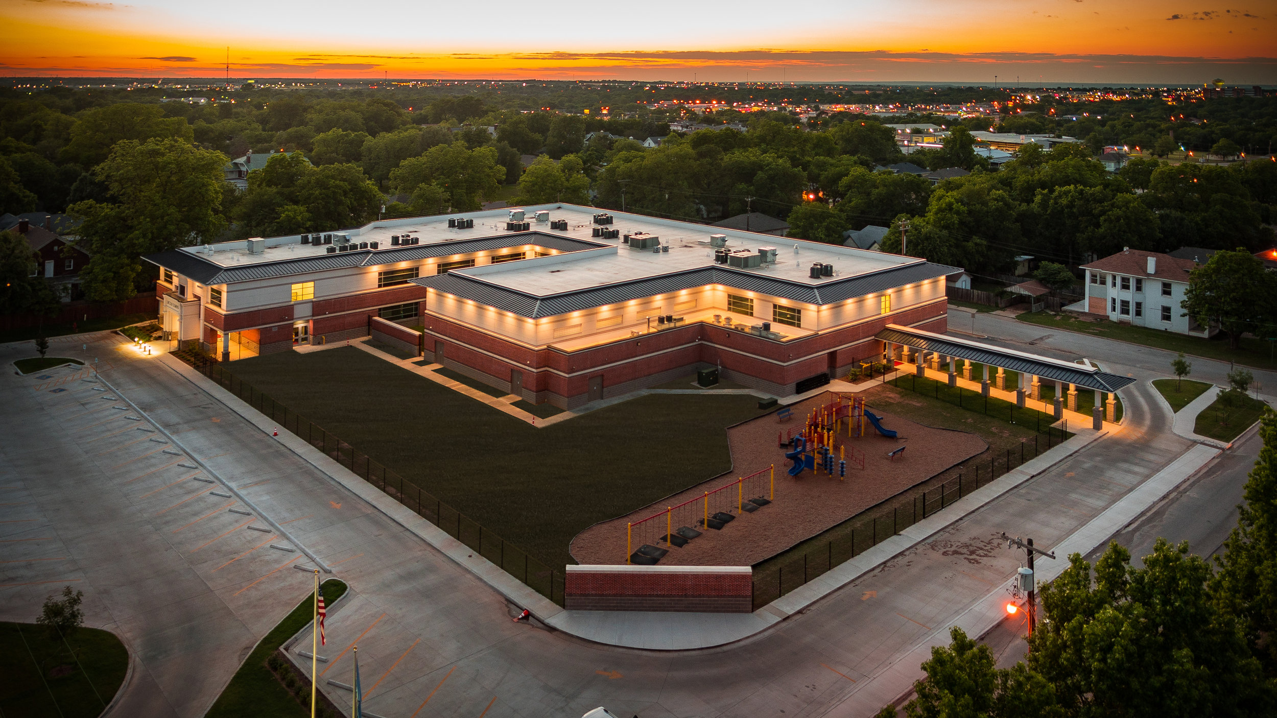 LINCOLN ELE EXTERIOR.jpg