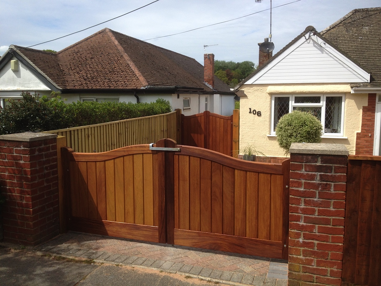 Chelsea Gates in Iroko