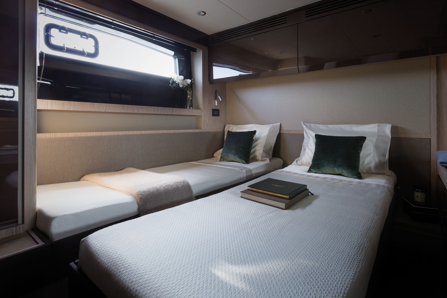 A51 VIP Cabin Sliding beds 1.jpg