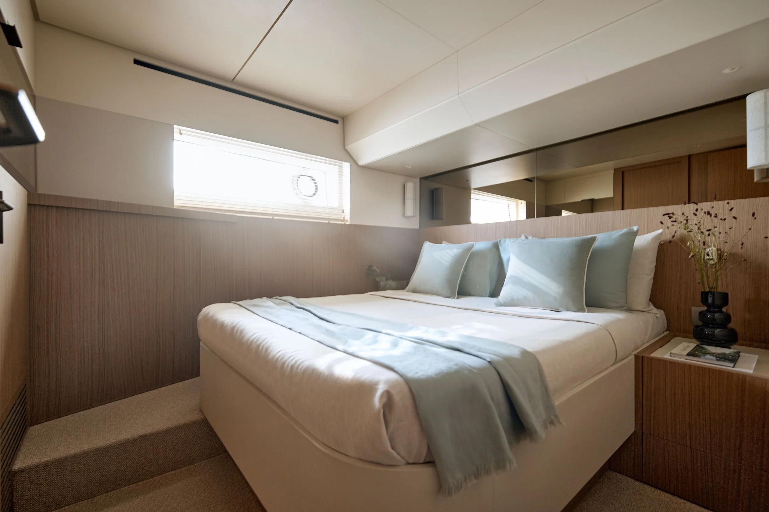 SD9 Starboard VIP cabin.jpg