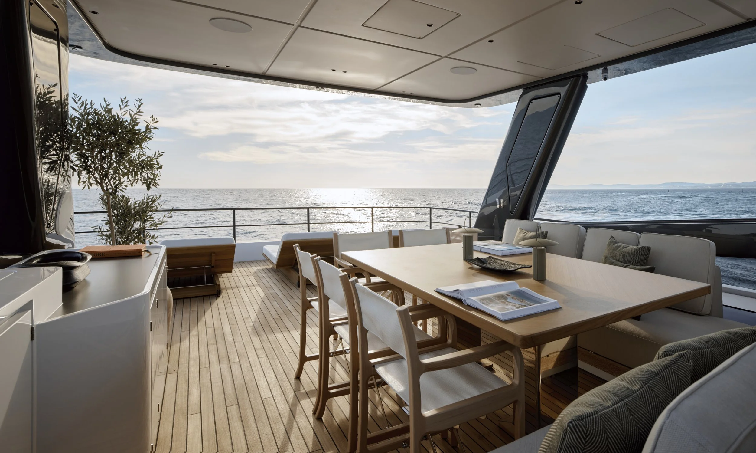 M27M Flybridge 1.jpg