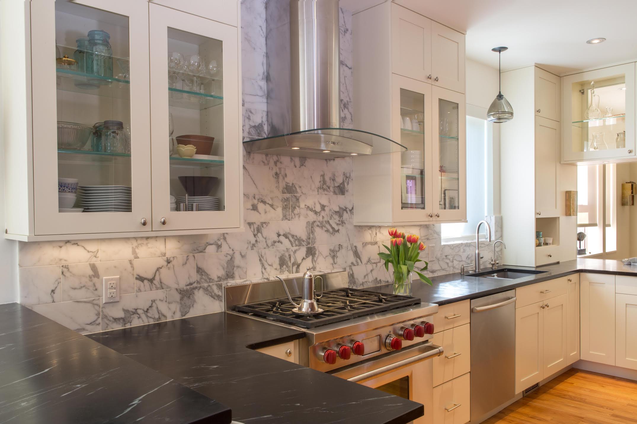 gray+statements+tile+kitchen+gray+marble