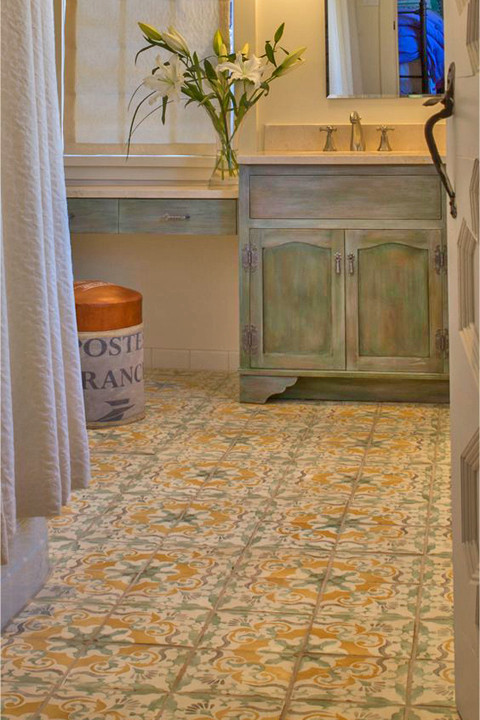 Floral flooring makes this bathroom a delight. 