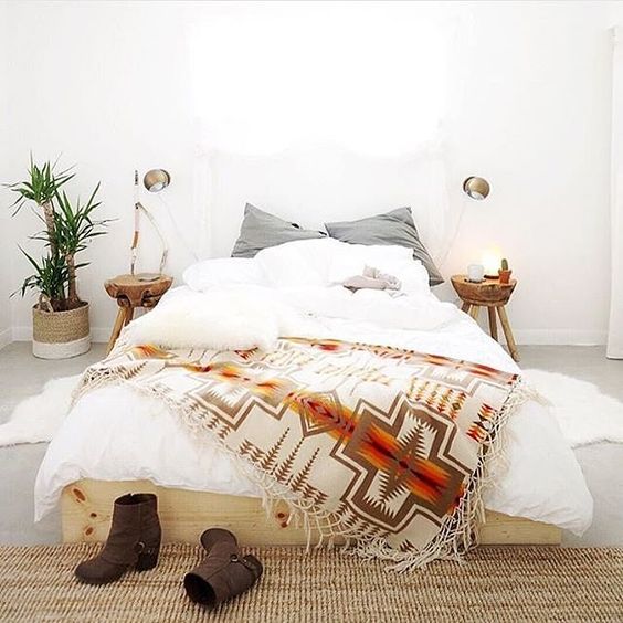 Bed with Pendleton blanket at Casa Joshua Tree. Photo by Whitney Leigh Morris. 