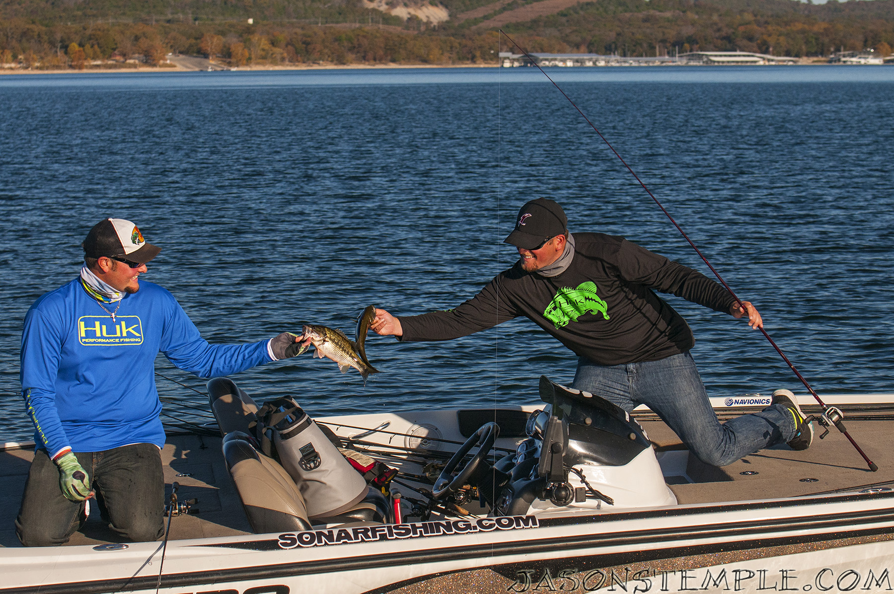 double fish bump! nikon d300s, 70mm, f/6.3, 1/640 sec