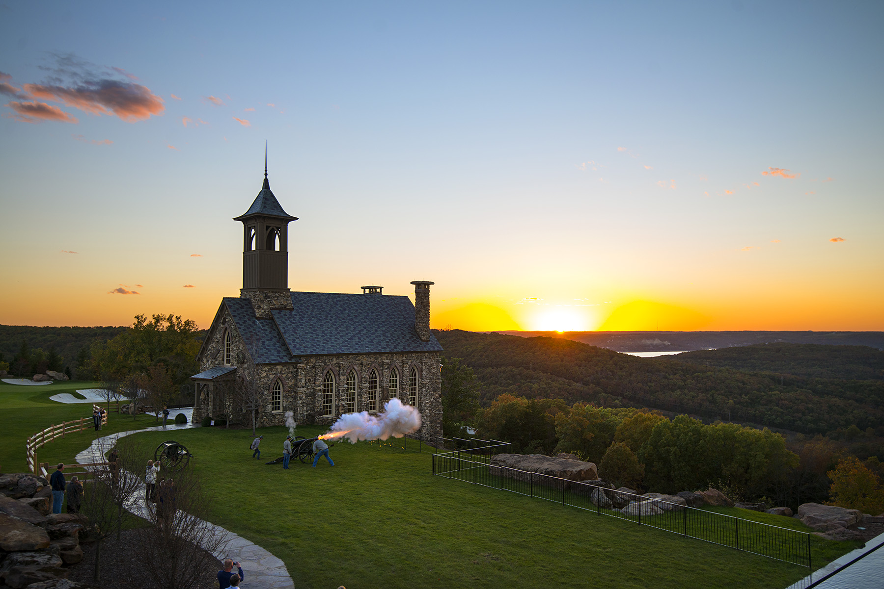 every sunset is an event at the top of the rock. nikon d800, 27mm, f/4.5, 1/100 sec