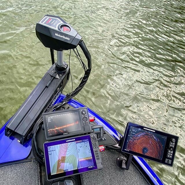 The new @motorguideco Tour Pro is pure 🔥🔥! Looks the the bow of @sonarfishing&rsquo;s Z20 is pretty much as dialed as it can get 😳. #basstech #thetourisback