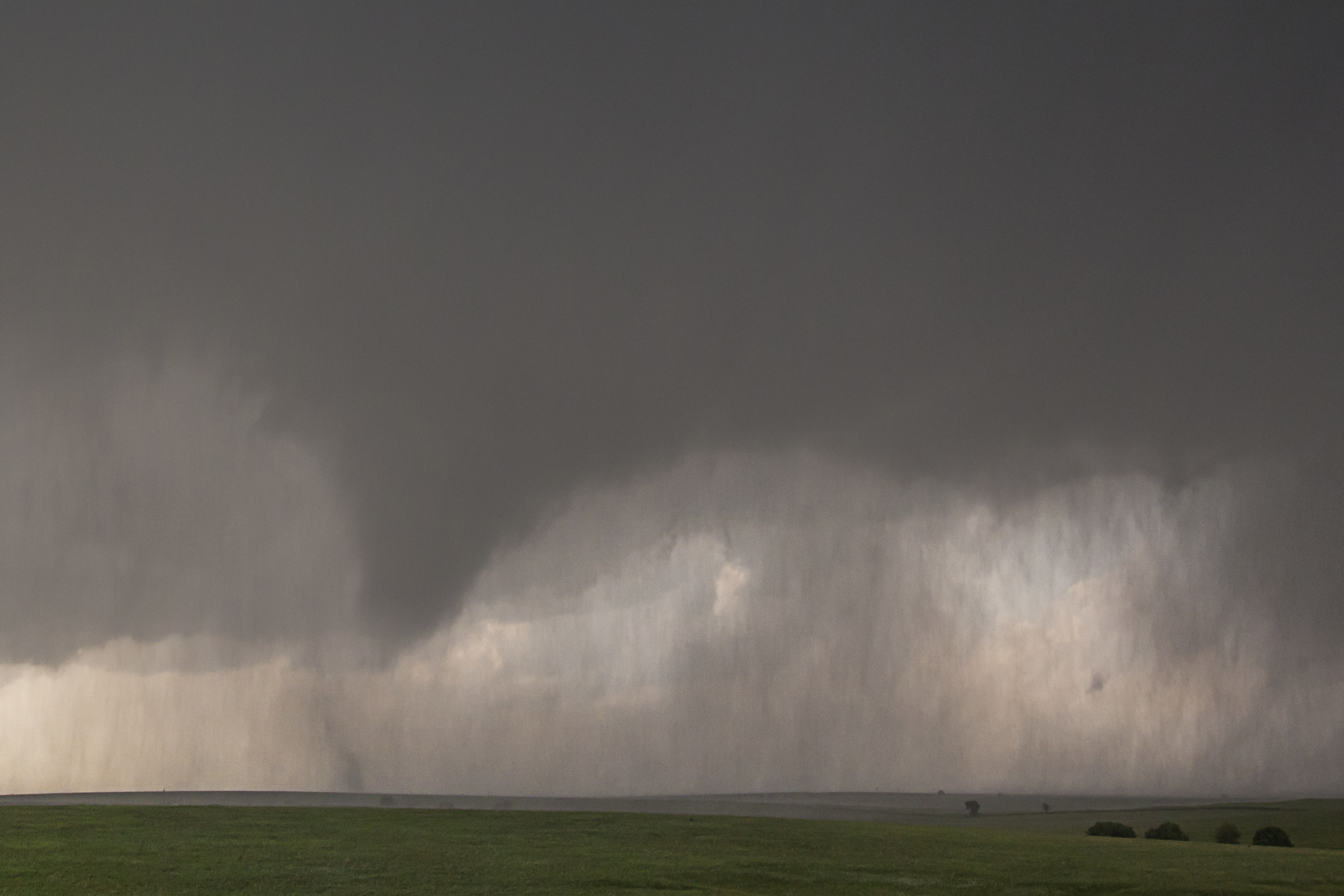  Tornado touches down in a field near Bennington, Kansas&nbsp; 