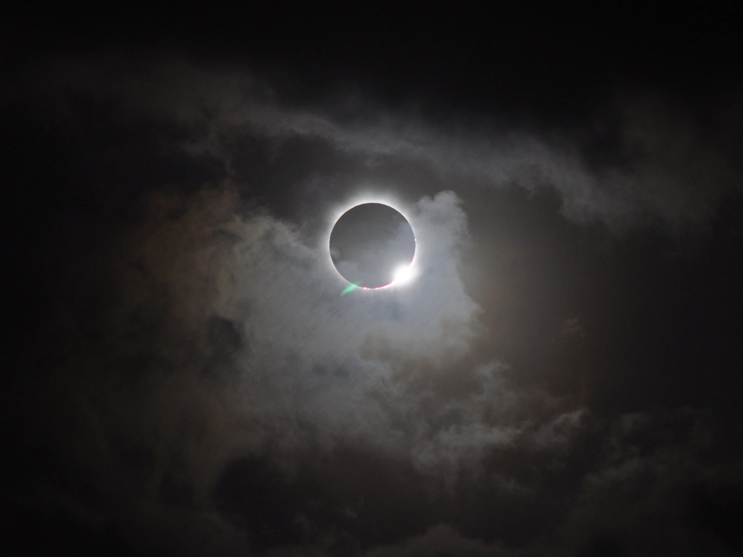 706834main_20121113-solareclipse_full.jpg