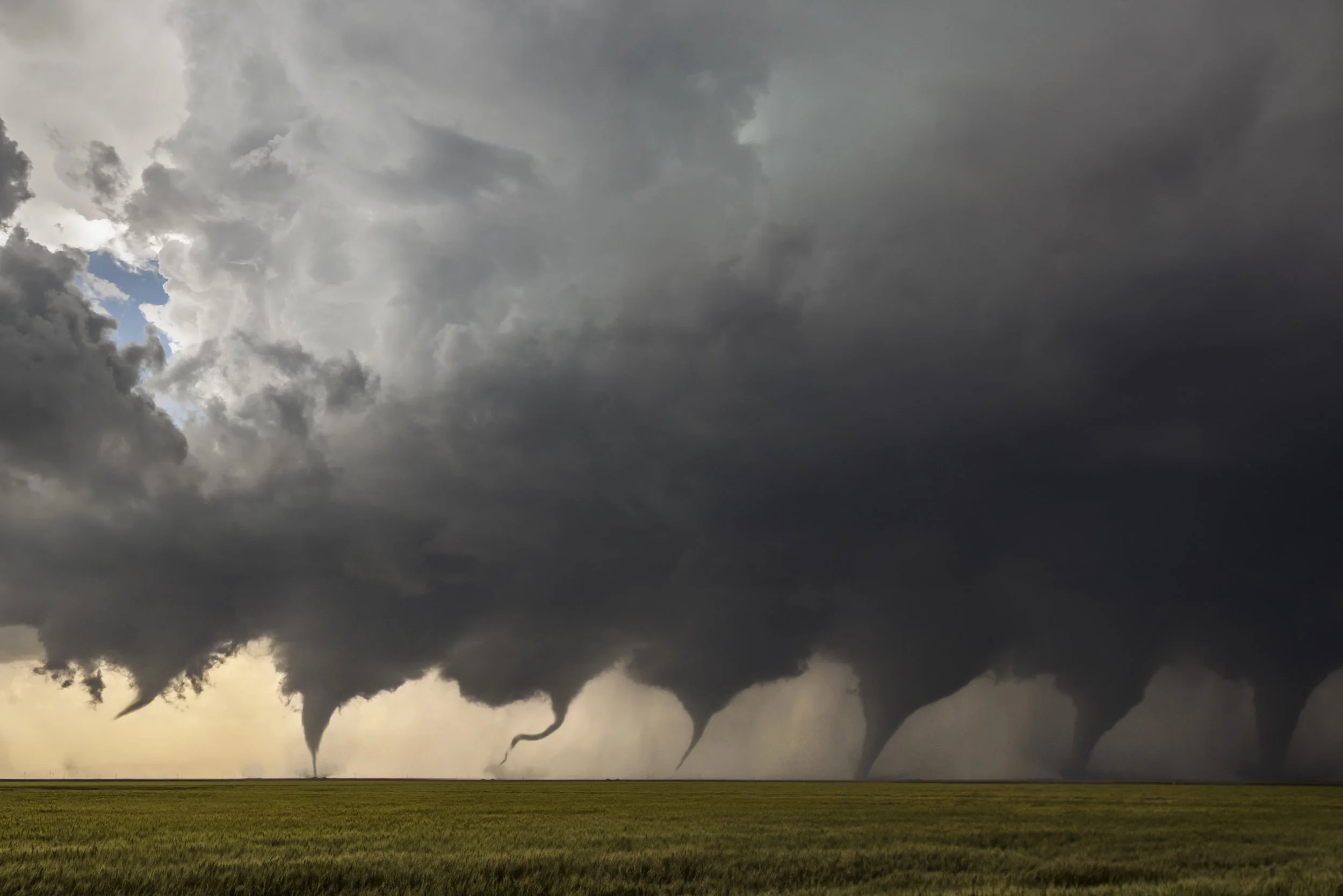 Evolution of a tornado - Minneola, Kansas.jpg
