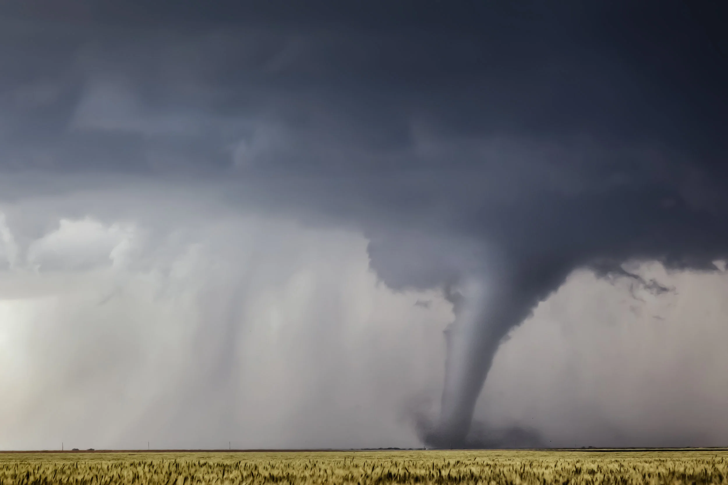 Stovepipe tornado - Minneola, Kansas.jpg