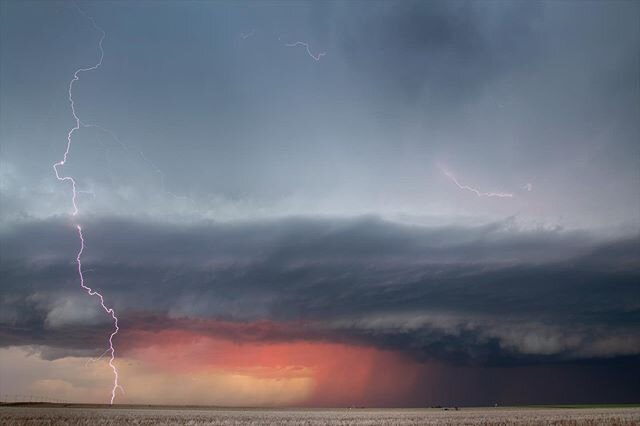 Amazing supercell at sunset yesterday in Kansas. 
#stormchase #weather #lightning #sunset #adventure