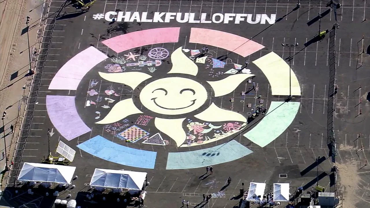 Huge Sidewalk Chalk Paint mural at the Santa Monica Pier