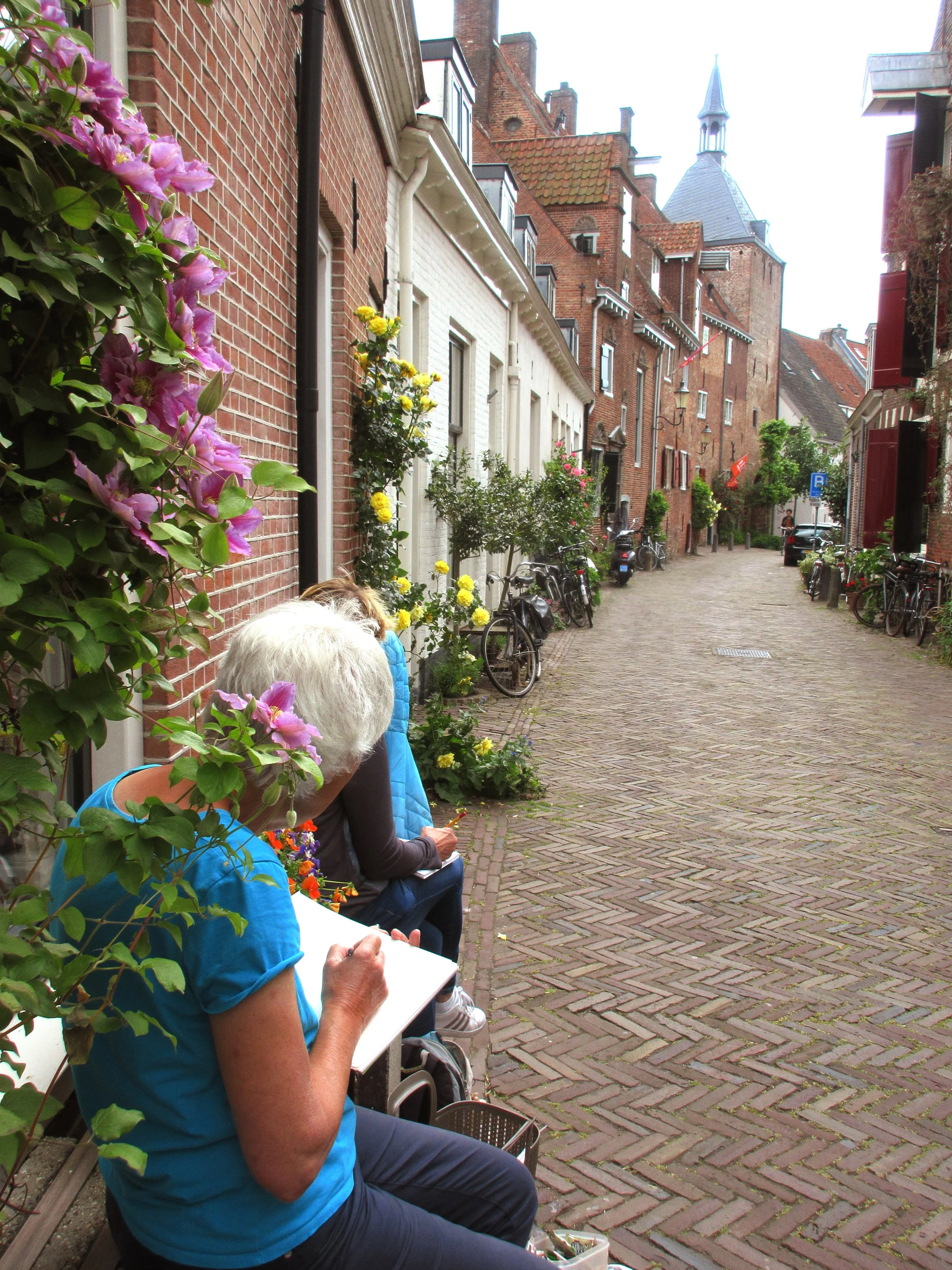 Snelschetsen in Amersfoort, middeleeuws straatje