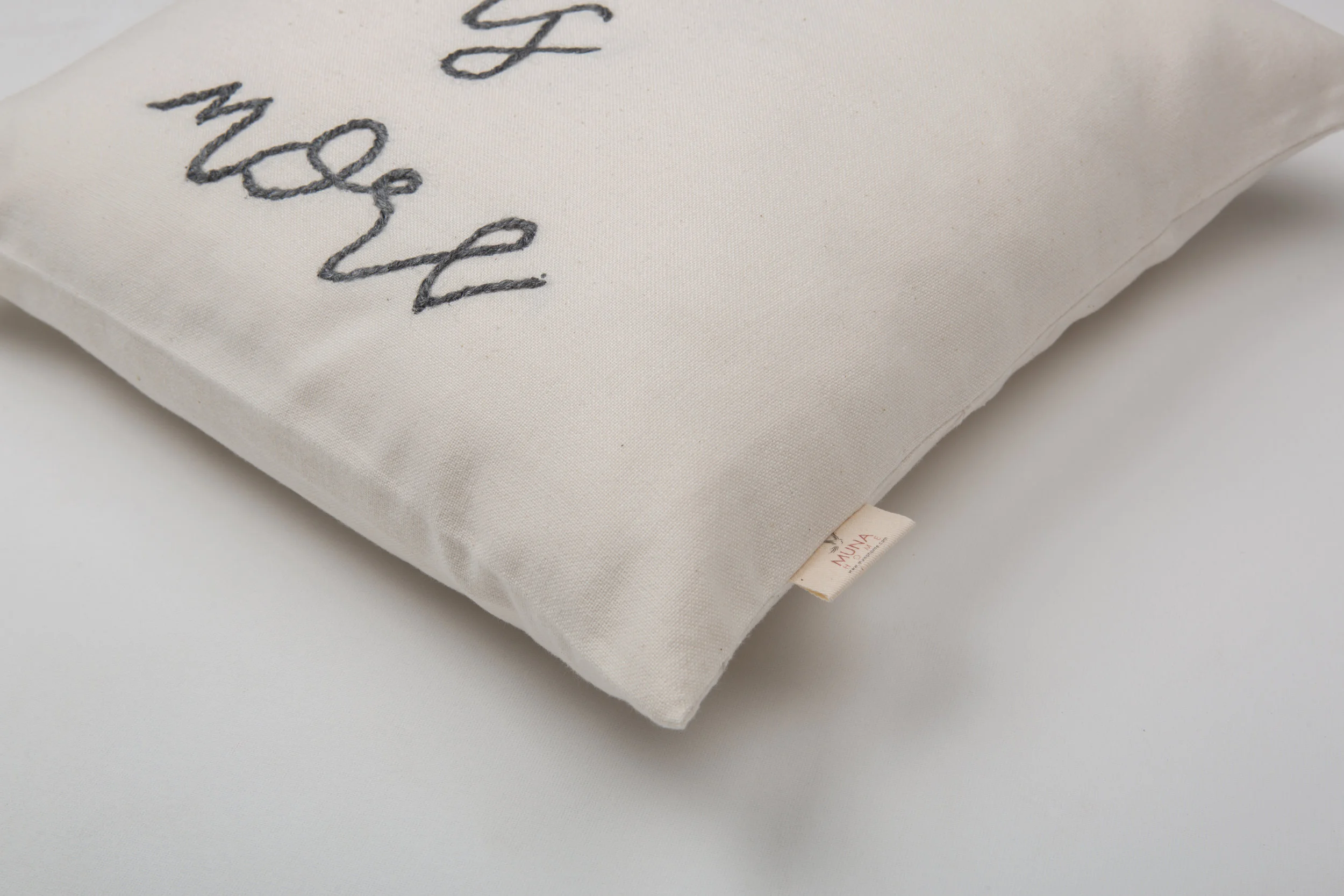 less is more - yastık-7761.jpg