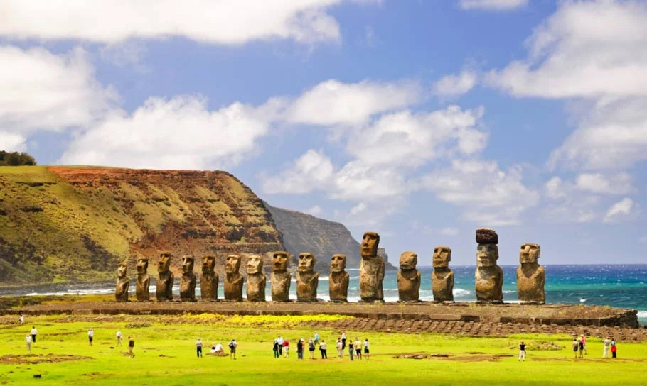 Maoi-statues-Easter-Island.jpg