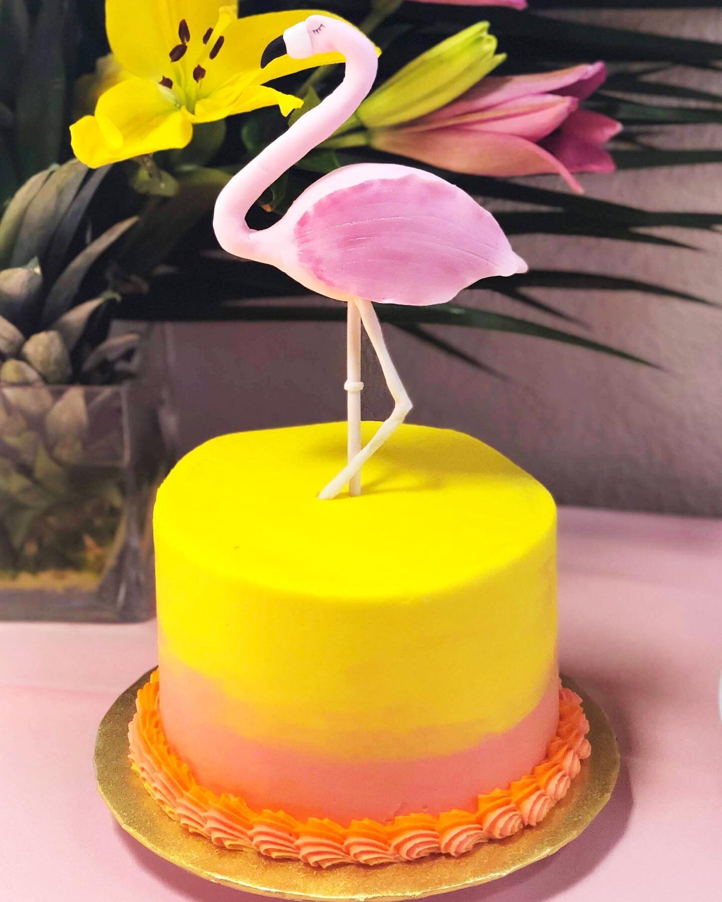 ☀️The sun is setting on summer☀️

🦩Hope you had an flamazing long weekend and an even better summer! 🦩

CocoLous.com 
#cocolous #cocolousbakeshop #flamingocake #summercake #babyshowerdesserts #denverbakery #tropicalcake #denvercakes #denverdesserts