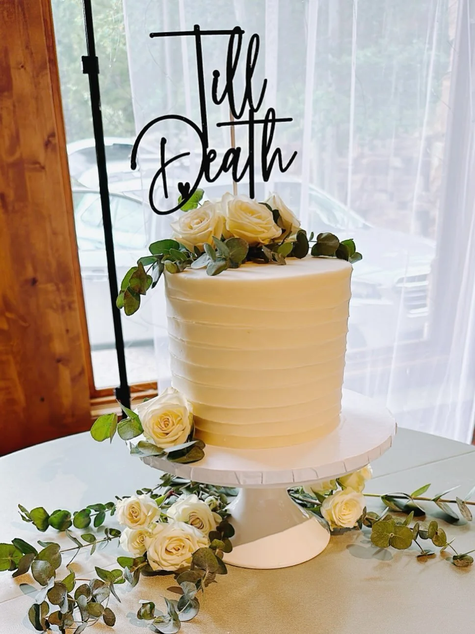 ✨ Happy anniversary Jess and Troy! ✨

I hope your first year has been as beautiful as your wedding day! 

Cocolous.com

#cocolous #cocolousbakeshop #weddingcake #coloradowedding #estespark #denverwedding #denvercakes #denverbakery #homebakery