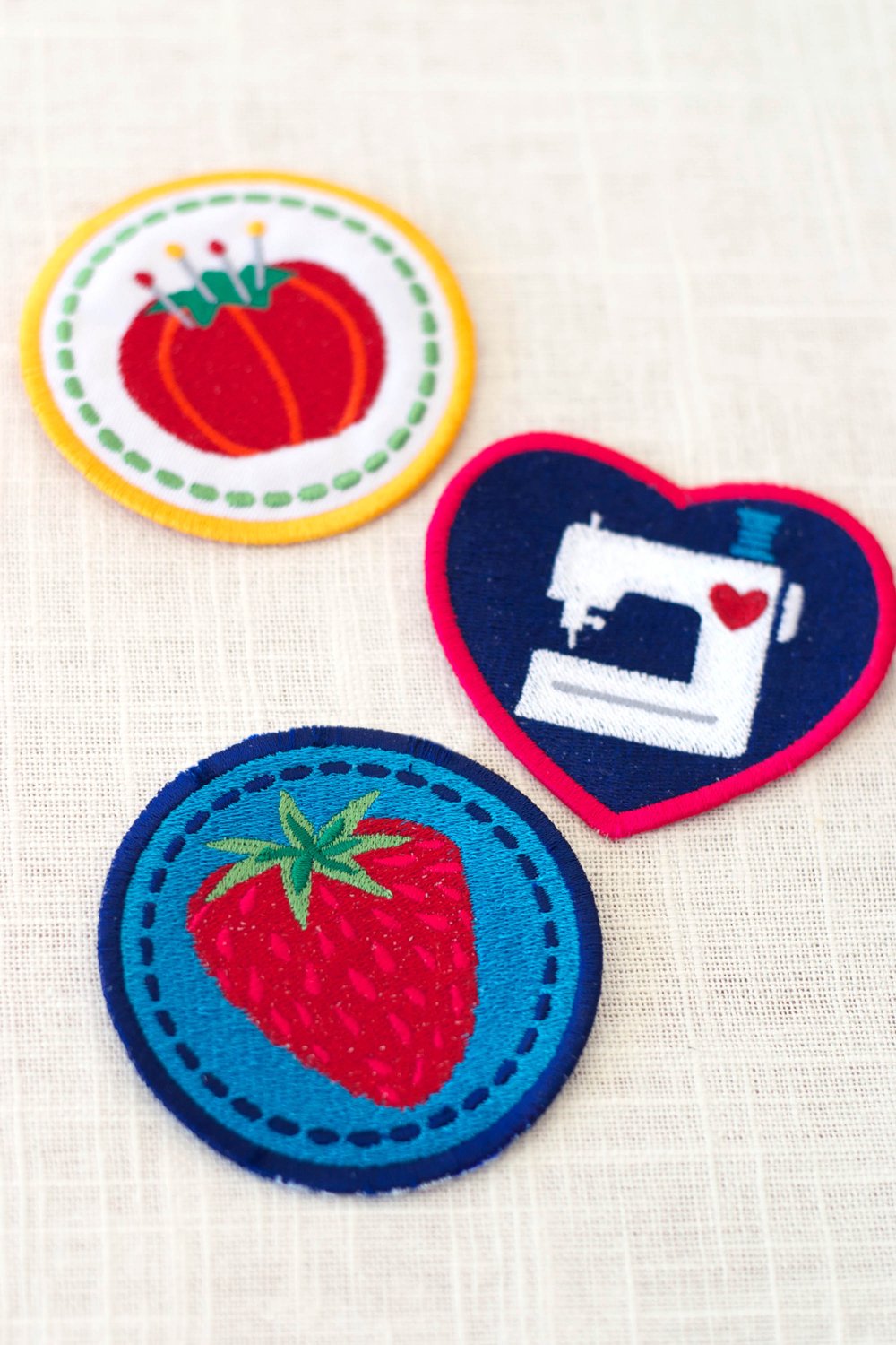 20pcs Iron on Patches Strawberry Patches for Clothing Embroidered Patches Clothing Accessories, Size: 2.7x2.3cm
