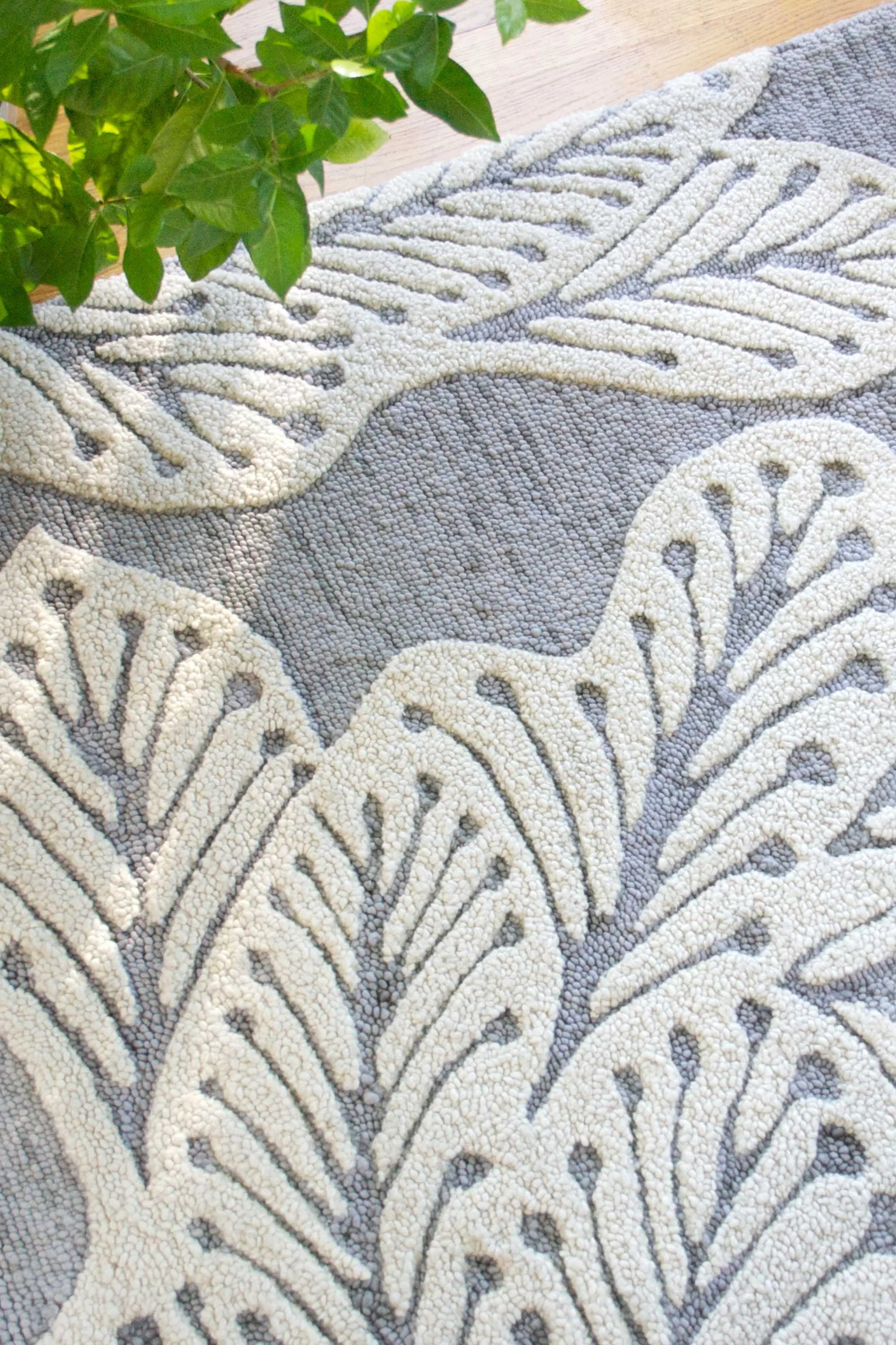 grey-leaf-rug-dining-eye-heart-hand.jpg