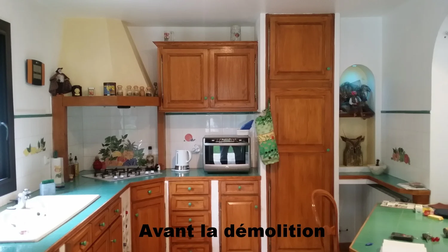 Cette cuisine existait depuis l'origine de la maison. Nos clients la voulait contemporaine. Nous l'avons choisi chez un constructeur "Schmit".