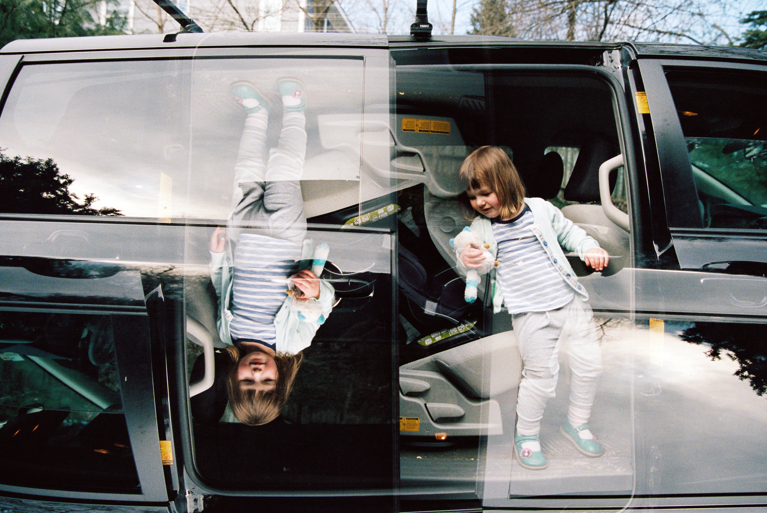 Double Minivan Action (Canon 1v :: Portra 400) 73/366