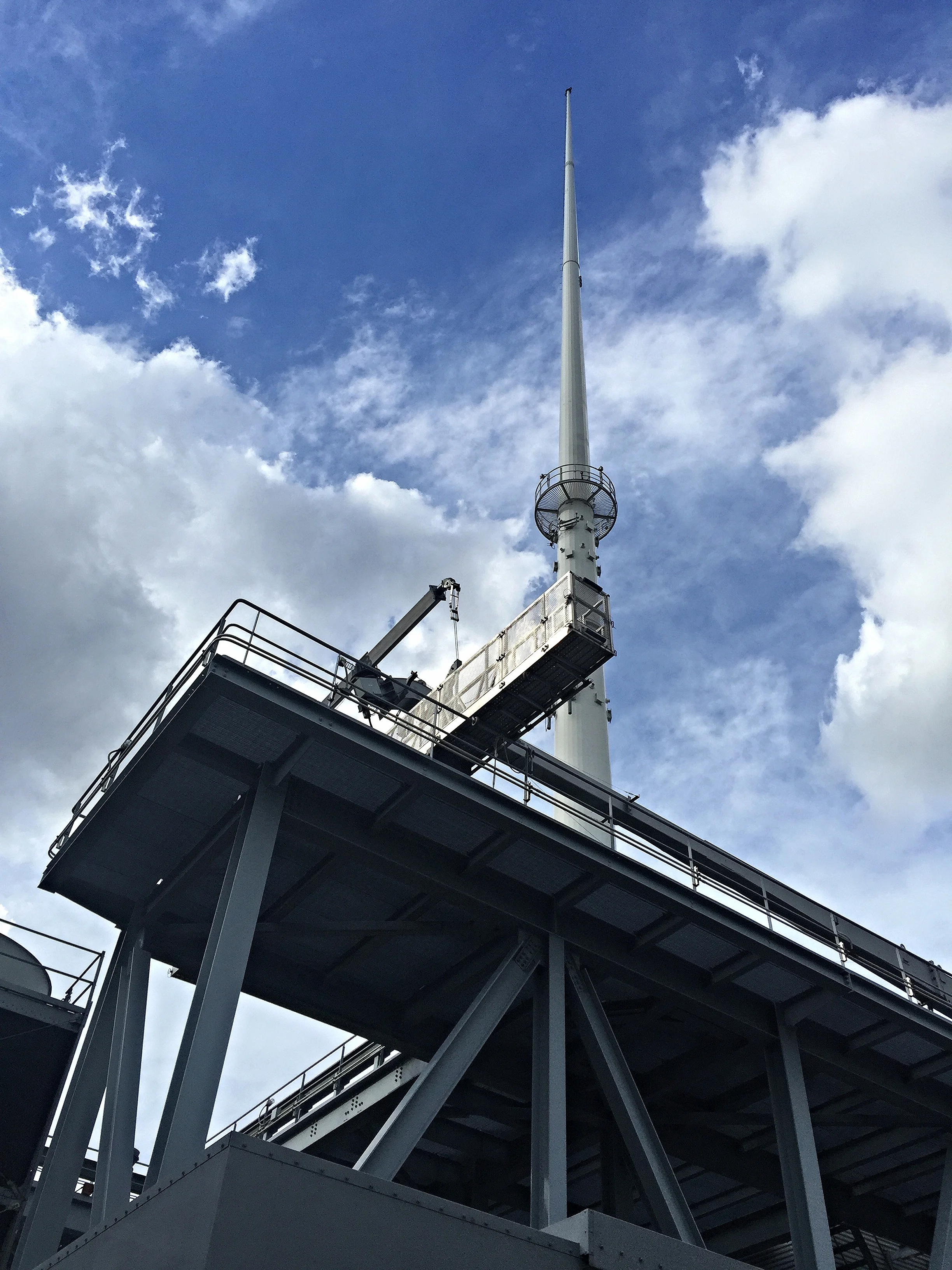 This is the mast of the NYT building.