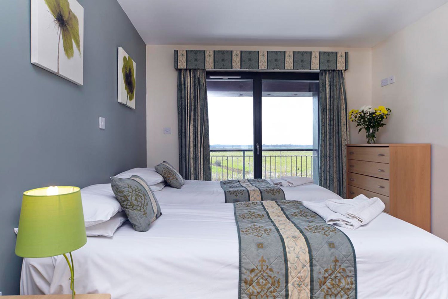 Waveney-River-Centre-twin-bedroom-2.jpg