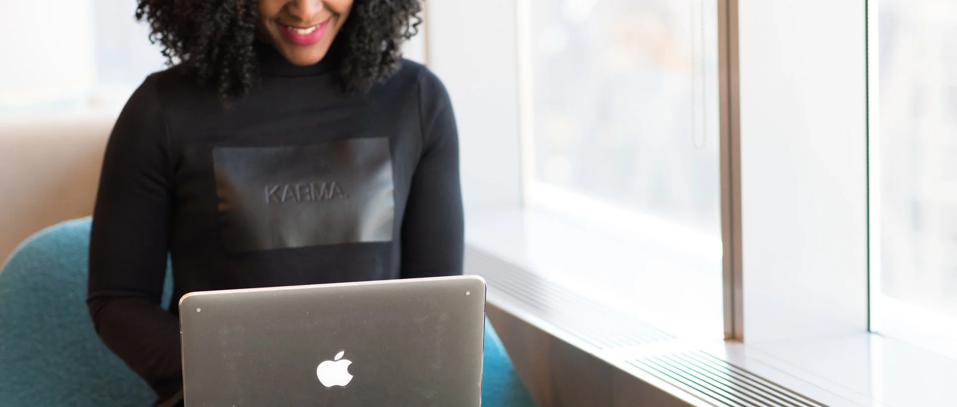 woman_with_computer.jpg