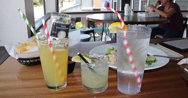 Who's ready for Cinco de Mayo?! We are, and we have straws to match #hearteyes #cincodemayo #cincodedrinko #festive