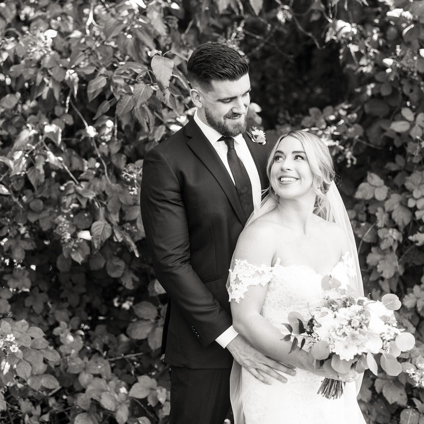 Those wedding day smiles... 🥰💍
.
.
.
.
.
.
.

#belovedstories #firstandlasts #myeverdaymagic #mystoryoflight
#makeitblissful #flashesofdelight #calledtobecreative #thehappynow #livecolourfully #howyouglow #theblogissue #theeverygirl #lovelysquares 