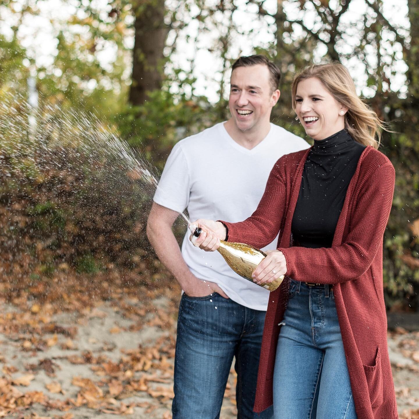 I hope you had a long weekend full of love and gratitude! Here's a little preview from Carlee and Travis' Fall engagement session! 🍂🥂
.
.
.
.
.
.
.
.
Makeup by @jasminehoffman #fallengagementphotos #poppinbottles #realcoueplesofbc #hellobc #falling