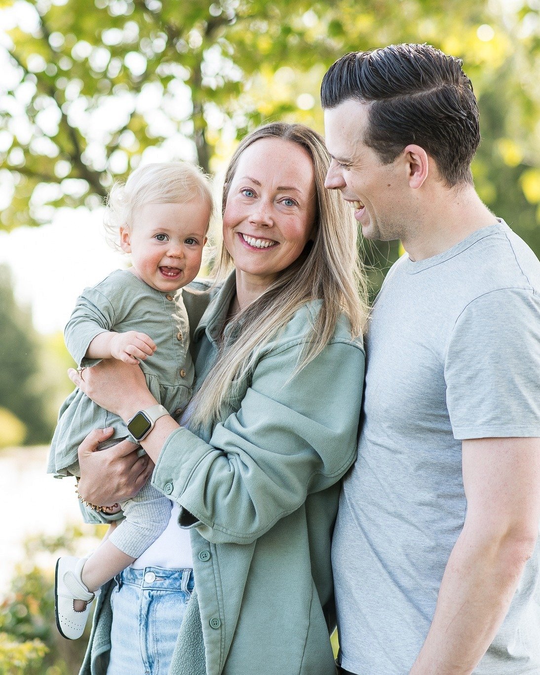 Impossible not to share a few sneak peeks from this sweet mini session! Warm Spring weather is here and I am loving every second. Get in touch if your family albums need a little update! 📸🥰🌿
