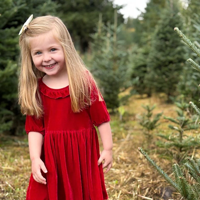 What’s your go-to Christmas photo spot? Cozy Christmas studio, or fresh Christmas tree farm? Mini sessions are booking NOW! Make your pick and grab your spot today… link to book online is in bio! 🎄📸✨