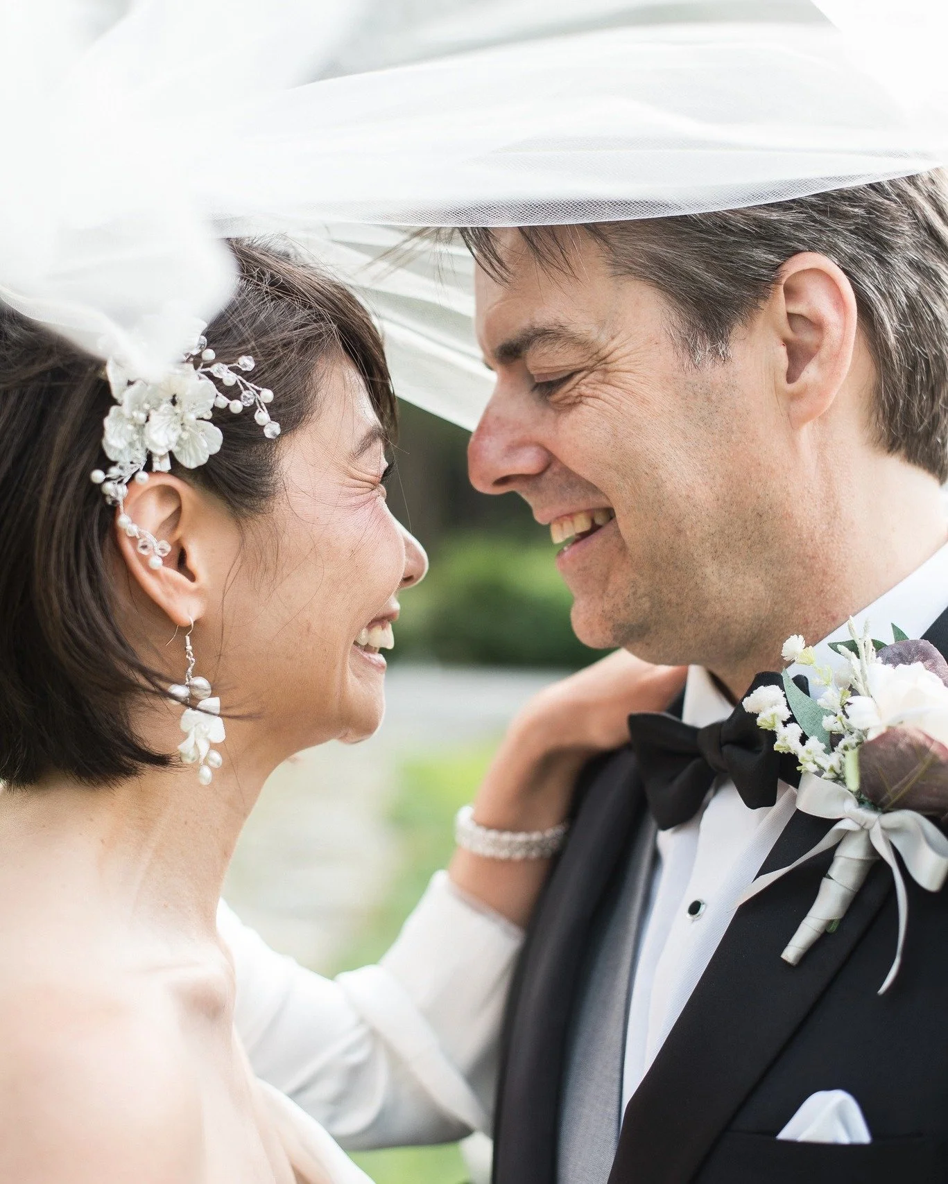 Take me back to this dreamy elopement on the river at the iconic Sandpiper Resort! Get in touch today to book your 2026 wedding day! 🥂✨
