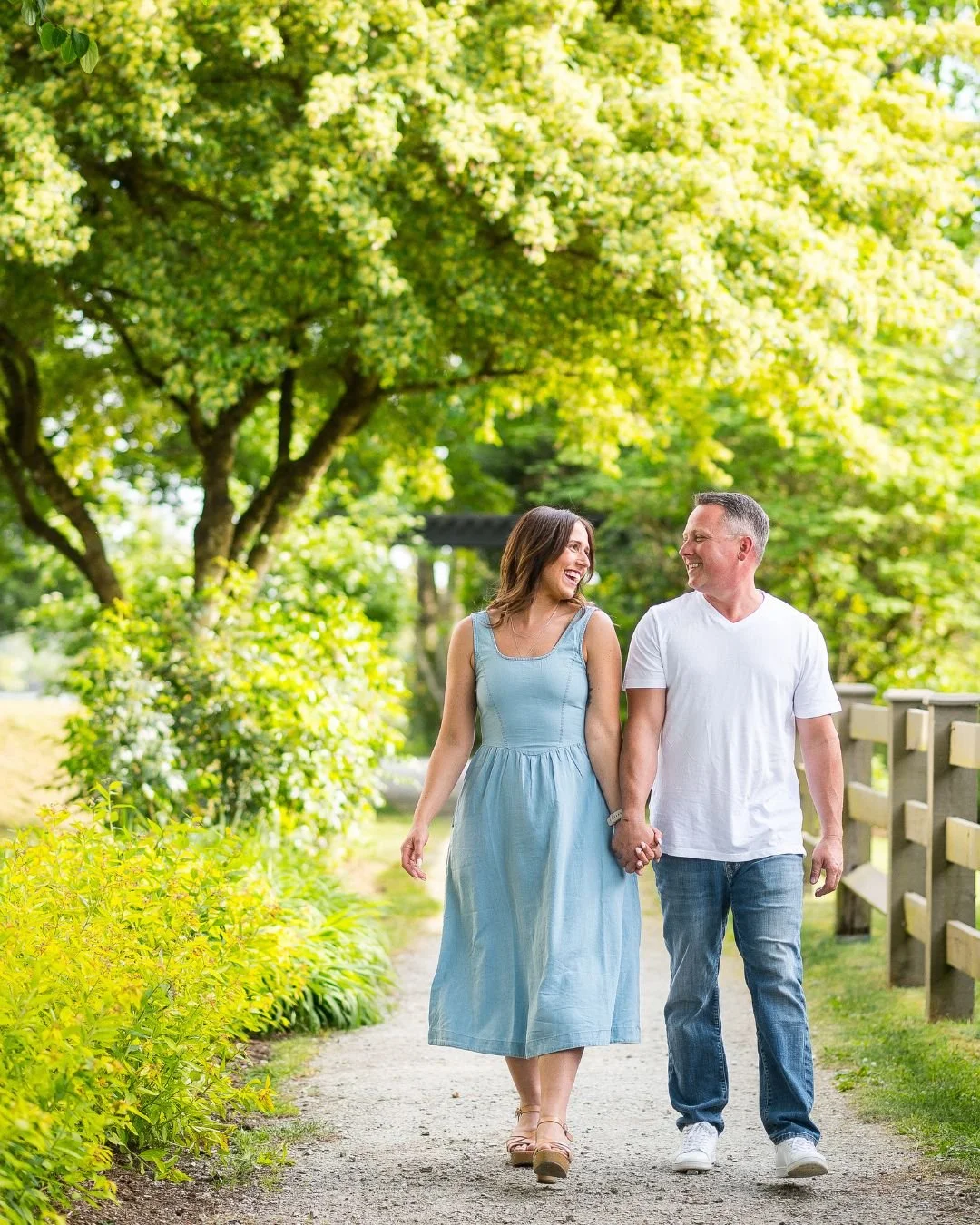 So special catching up with Anna and Aaron, one of my wedding couples from 12 years ago! 🥹 They booked an extended family mini session while visiting town, and it felt like the sweetest walk down memory lane.

Spring Mini Sessions are here! A portio