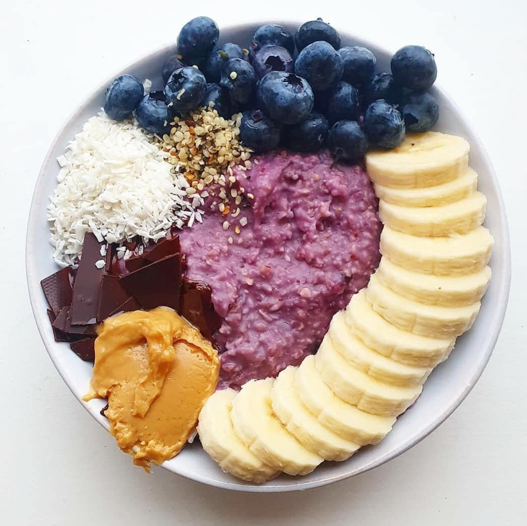 Spring may be coming, but you can still crave a hot oatmeal for breakfast😍

But if you also can't go without your daily A&ccedil;a&iacute; (like us😅), it works perfectly to mix it into your oatmeal too, or topping the oatmeal with our A&ccedil;a&ia