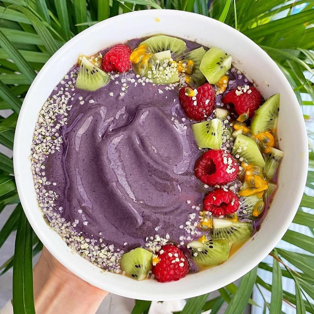 Many people don't know that A&ccedil;a&iacute; is rich in good fats!💜😮🍇 An important part of a healthy diet is the unsaturated fats omega-3 and omega-6, for example to keep your heart in good shape💪💜💜And both these can be found in A&ccedil;a&ia
