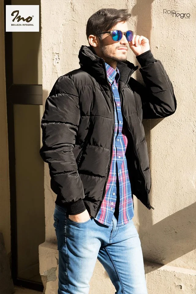 modelo informal con gafas.jpg