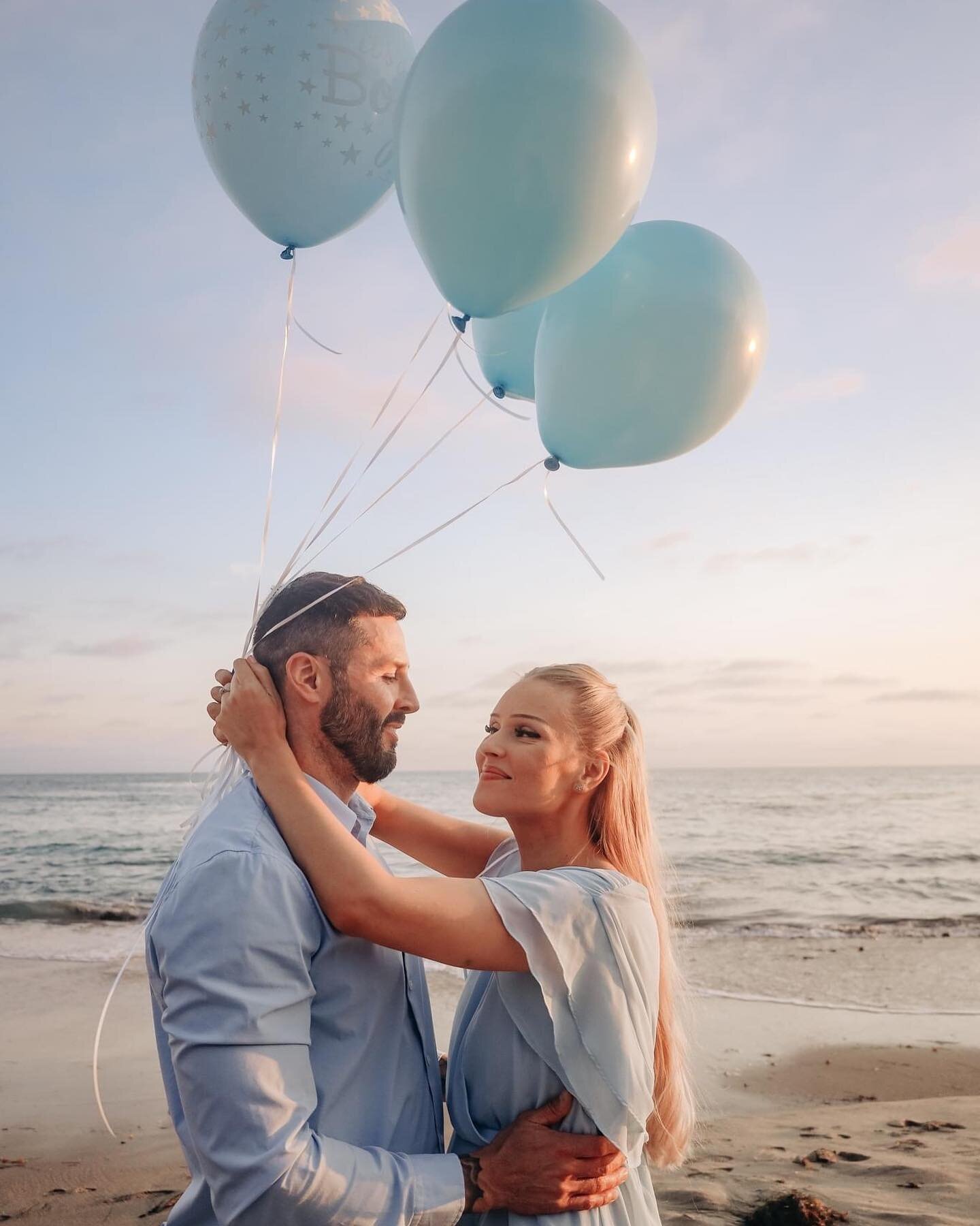 Saana &amp; John 🦋✨
&bull;
Loved this beautiful gender reveal for a wonderful couple💙
&bull;
#ocgenderreveal #ocphotographer #lagunabeachphotographer #lagunabeachphoto #orangecountyphotographer #anaheimphotographer