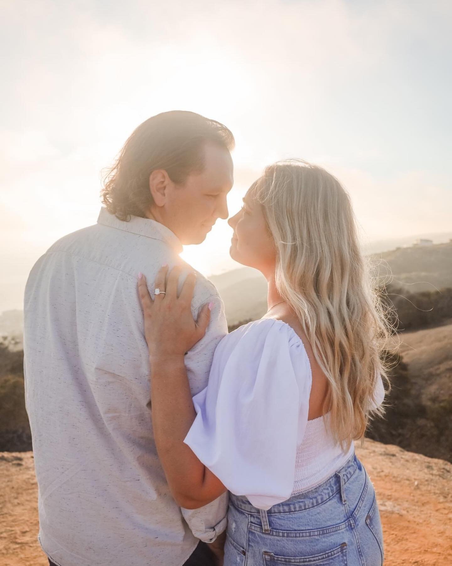 Rob and Allie ✨
&bull;
Surprise proposal 🌅😍📸💍
&bull;
Picnic set up by @the.charmingpicnic 🧺💗
&bull;
#ocpicnic #ocproposal #orangecountyproposalphotographer #ocphotographer #ocphotography #justengaged #anaheimphotographer