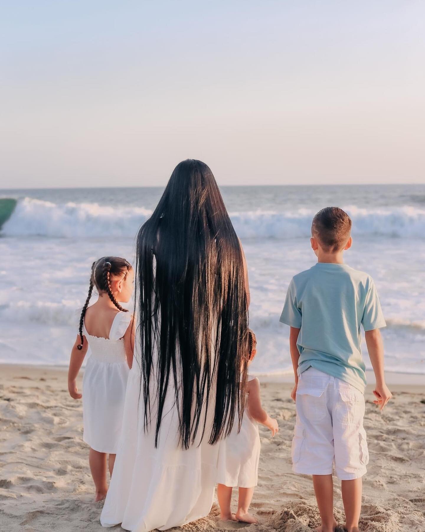 Lopez Family &amp; Proposal 💍✨
&bull;
Loved being part of these sweet family moments and surprise proposal 🥰🌅🤗📸
&bull;
#ocproposalphotographer #ocproposal #anaheimphotographer #lagunabeachcalifornia