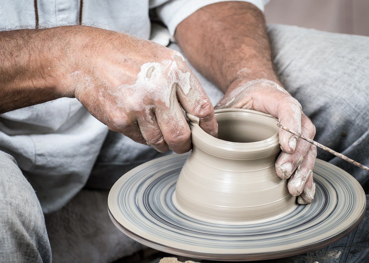 90 Min Pottery Wheel Throw Class - Creative Hands Art School