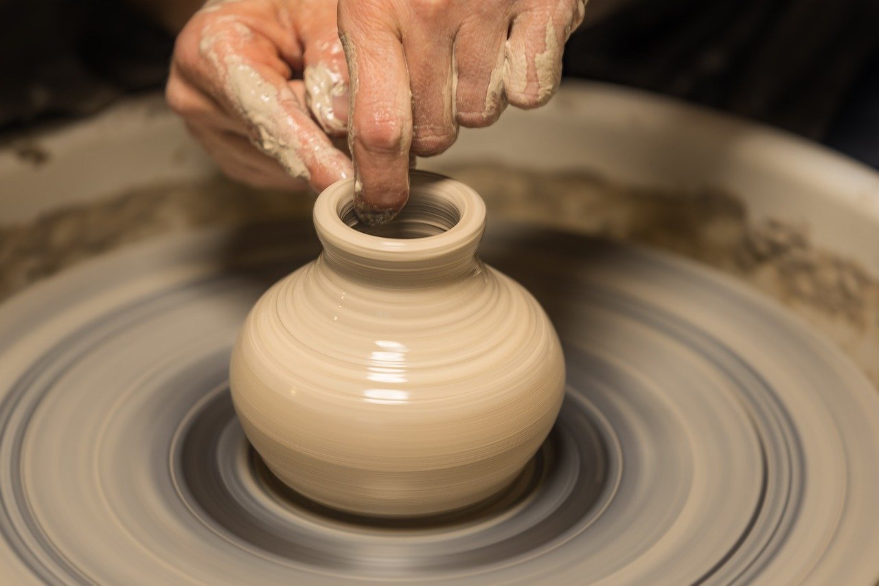 90 Min Pottery Wheel Throw Class - Creative Hands Art School